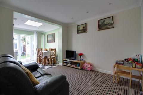 115 Tynemouth Drive, Enfield, EN1 4LP