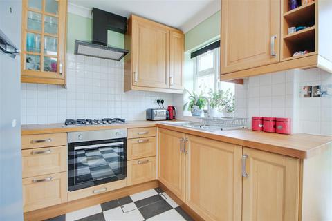 115 Tynemouth Drive, Enfield, EN1 4LP