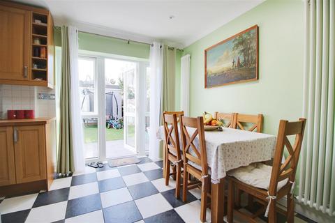 115 Tynemouth Drive, Enfield, EN1 4LP