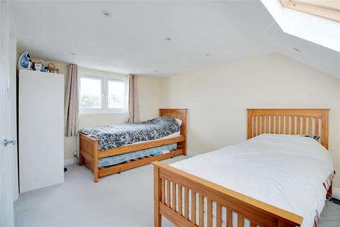 115 Tynemouth Drive, Enfield, EN1 4LP
