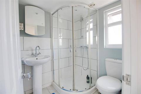115 Tynemouth Drive, Enfield, EN1 4LP