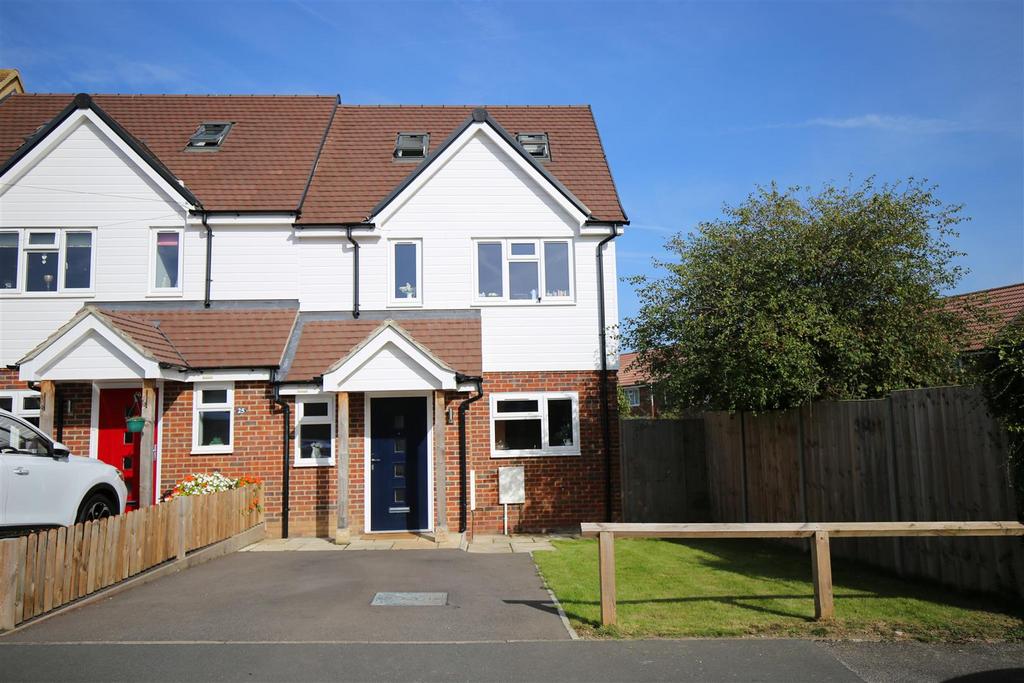 The Avenue, Borough Green, Kent 3 bed end of terrace house £1,700 pcm
