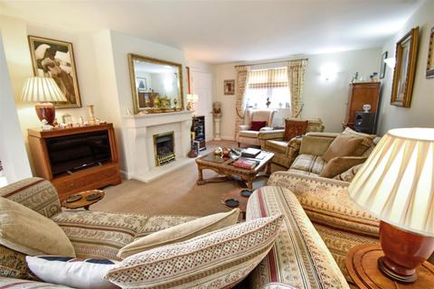 5 Burbage Way, Buxton, SK17 9GB