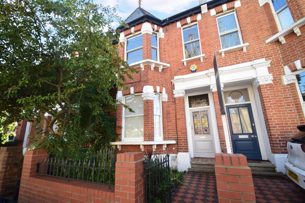 Beaconsfield Road, St Margarets village 4 bed terraced house to rent