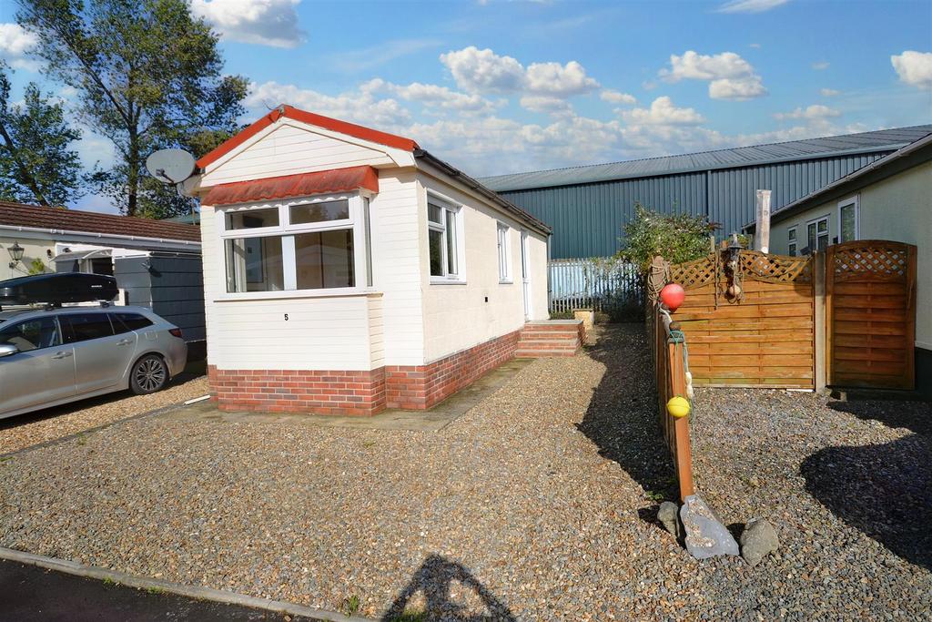 Station Road, Whitland 1 bed park home for sale £50,000
