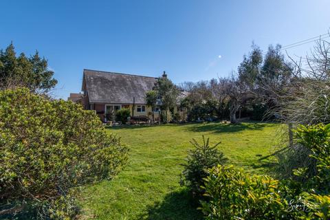 6 bedroom detached house for sale, *WITH TWO ANNEXES* Sandford, Ventnor