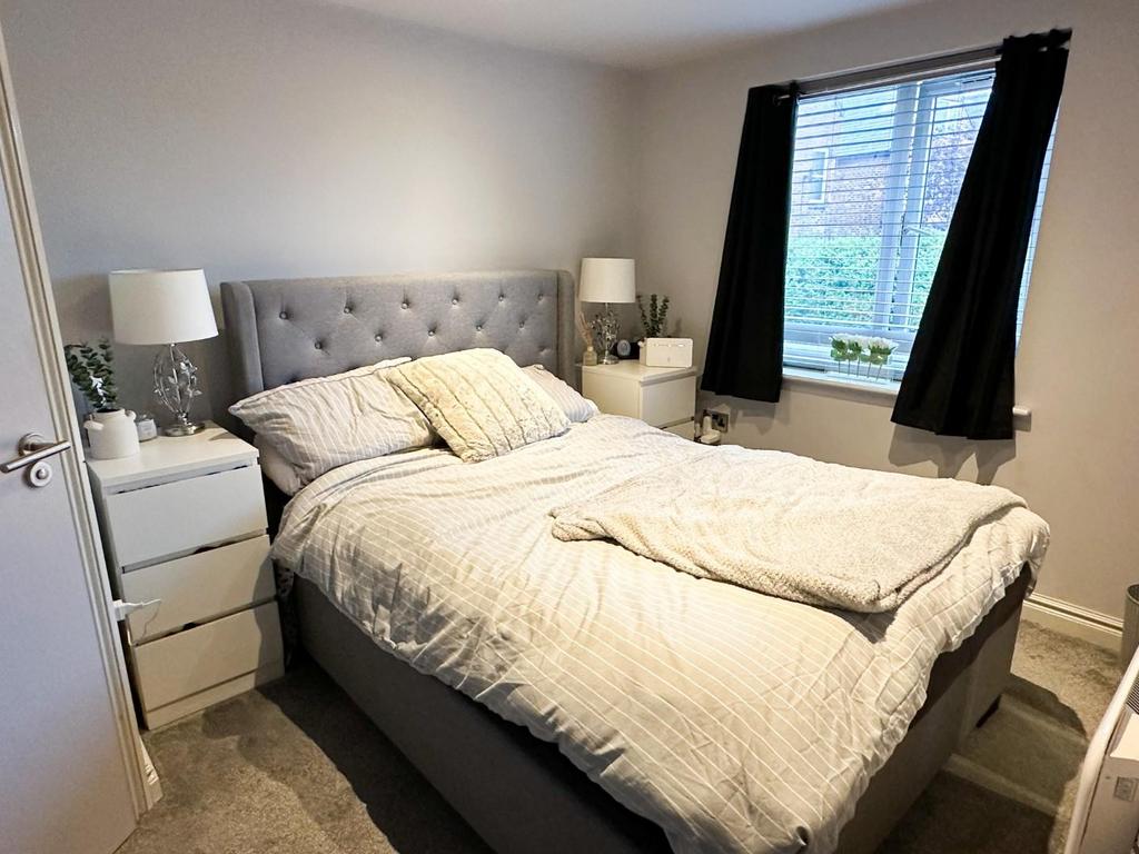 Craig Road, Heaton Mersey, Stockport 2 bed flat £900 pcm (£208 pw)