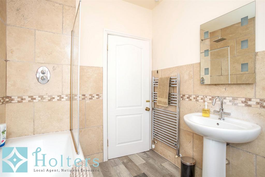 Bathroom Reverse Angle.jpg