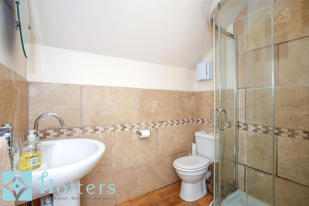 Master Bedroom En-Suite.jpg