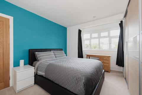 5 Inverness Road, Worcester Park, KT4 8PT