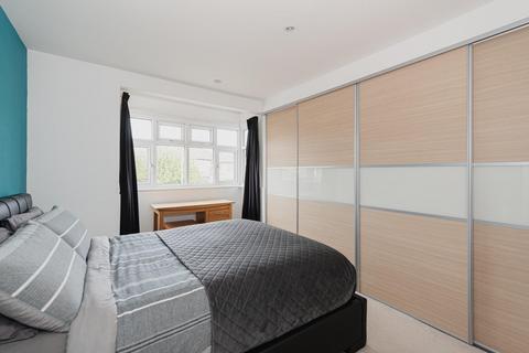 5 Inverness Road, Worcester Park, KT4 8PT