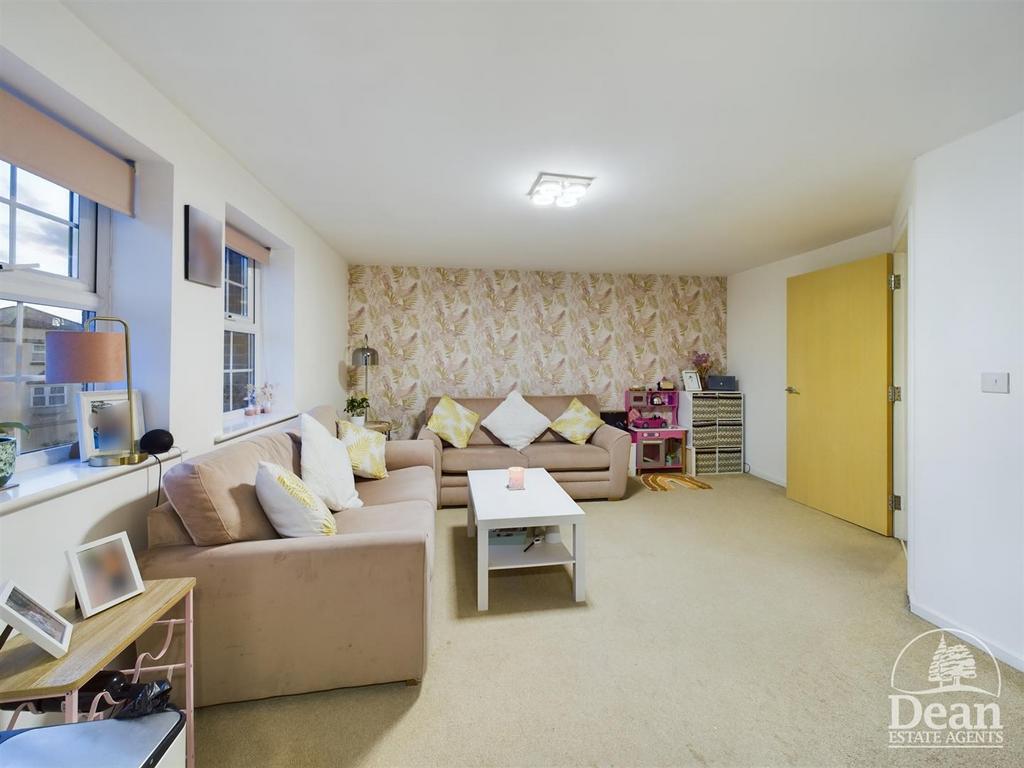 Lobley's Drive, Brockworth, Gloucester 2 bed apartment for sale £150,000
