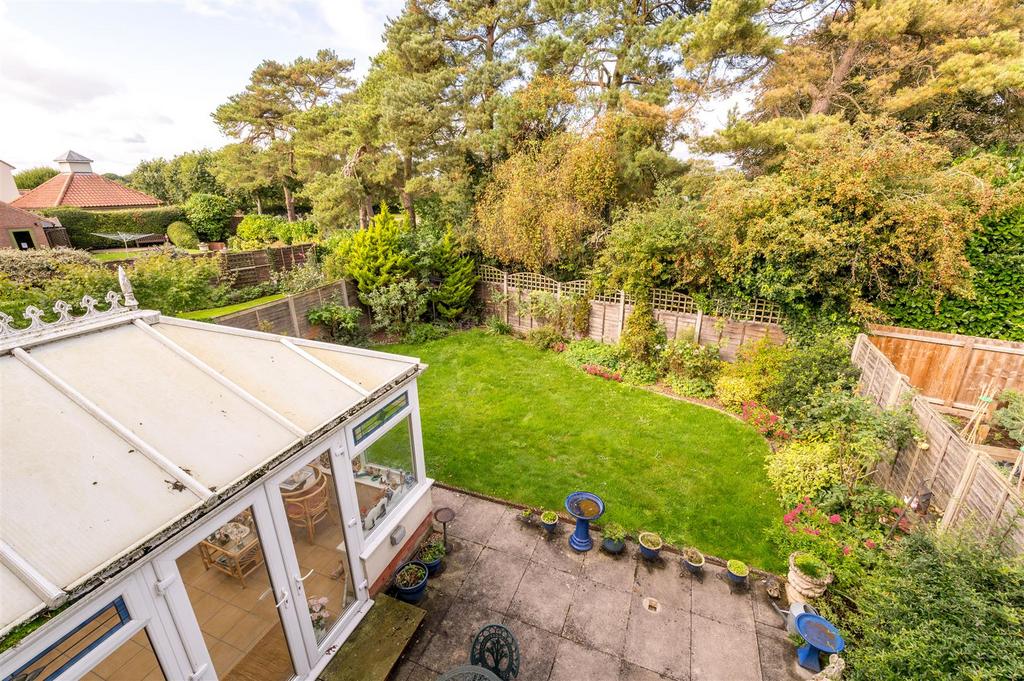 16 The Glebe, Sudbury Road, Lavenham 4 bed detached house for sale £