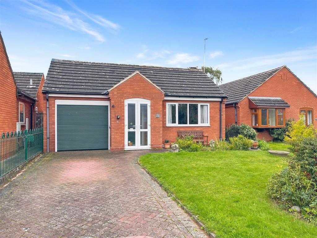 Wellington Close, Wellesbourne, Warwick 3 bed detached bungalow for