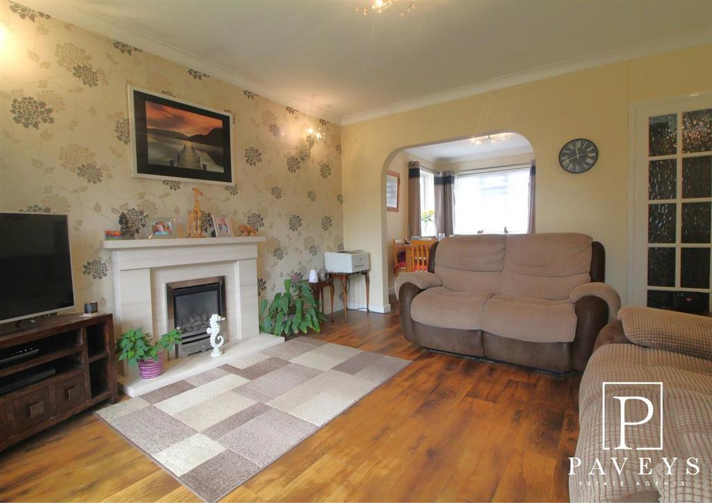 Pole Barn Lane, FrintonOnSea 2 bed detached bungalow for sale £425,000