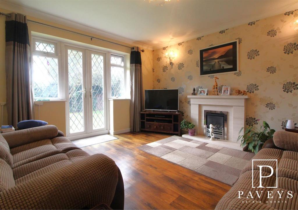 Pole Barn Lane, FrintonOnSea 2 bed detached bungalow for sale £425,000