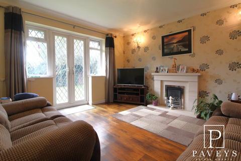 2 bedroom detached bungalow for sale, Pole Barn Lane, Frinton-On-Sea