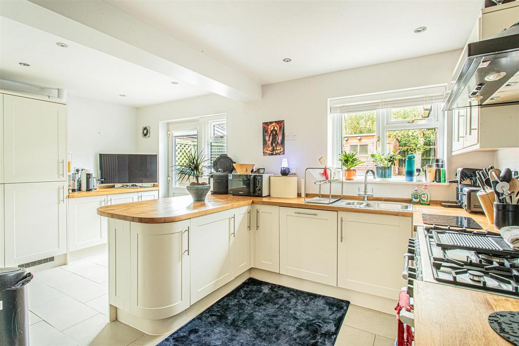 Moffatt Rise, Malmesbury 4 bed detached house for sale £510,000