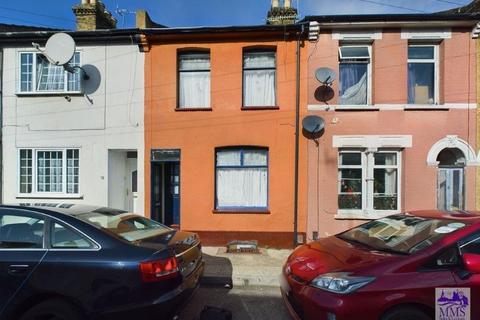 3 bedroom house for sale, Lester Road, Chatham