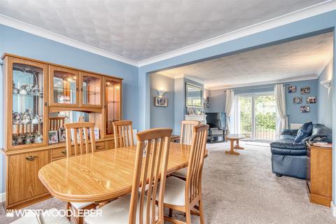 2 bedroom semi-detached bungalow for sale - High Oak Road, Ware SG12