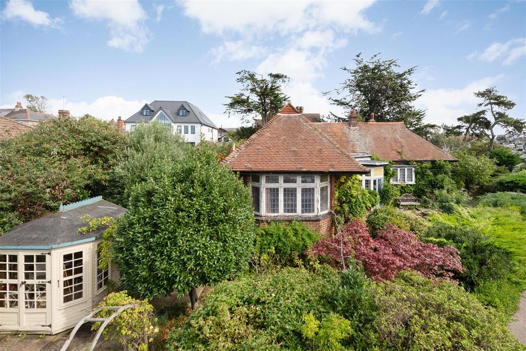Castle Road, Tankerton, Whitstable 2 bed detached bungalow for sale £