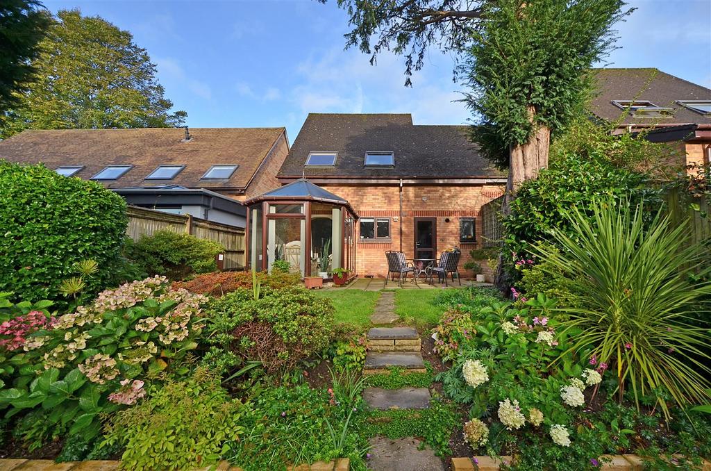 Woodland Court, Truro 3 bed semidetached house for sale £375,000