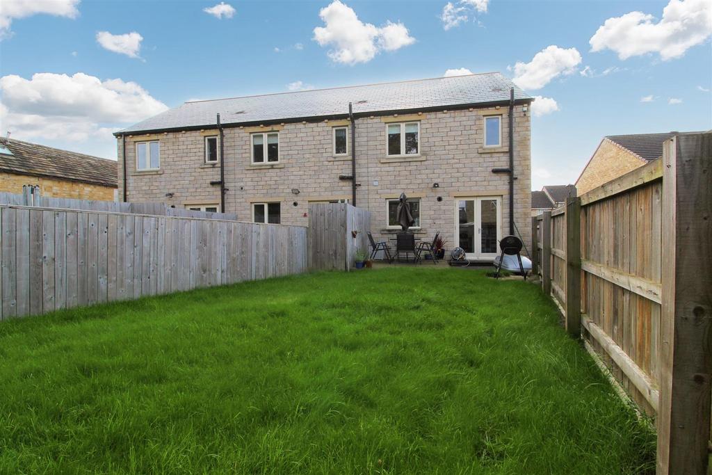 Holly Tree Court, Dalton, Huddersfield, HD5 9BT 3 bed townhouse for