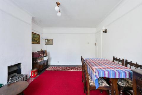 140 Albert Road, Epsom, KT17 4EL