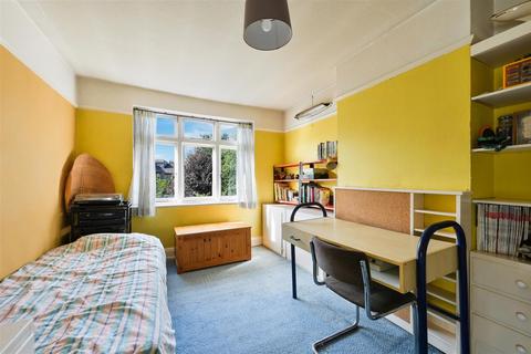 140 Albert Road, Epsom, KT17 4EL