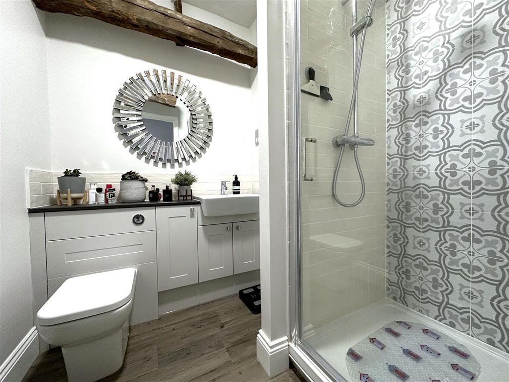 Stylish Shower Room 055