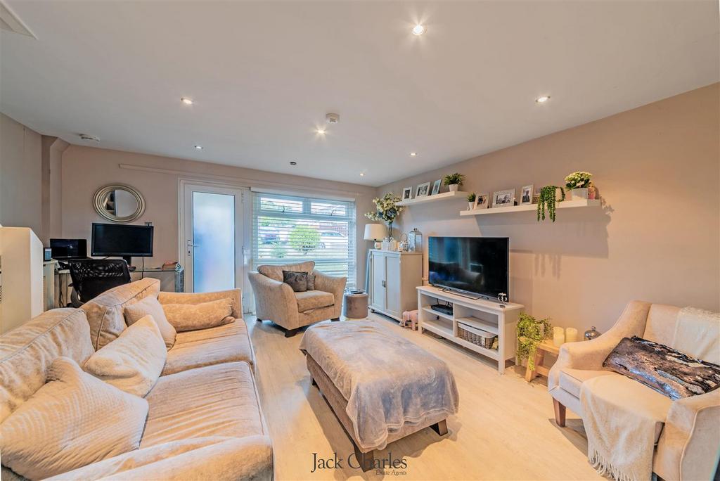 Cherwell Close, Tonbridge 3 bed end of terrace house £440,000