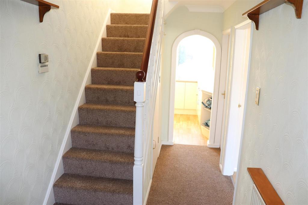 Cliveden Avenue, Aldridge 3 bed semidetached house £1,150 pcm (£265 pw)