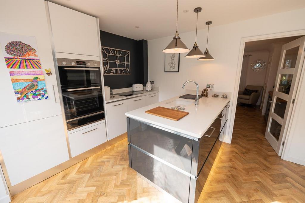 Kitchen area.jpg