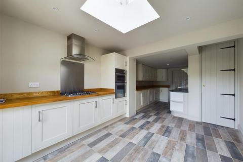 65 Eastgate, Pickering, YO18 7DX