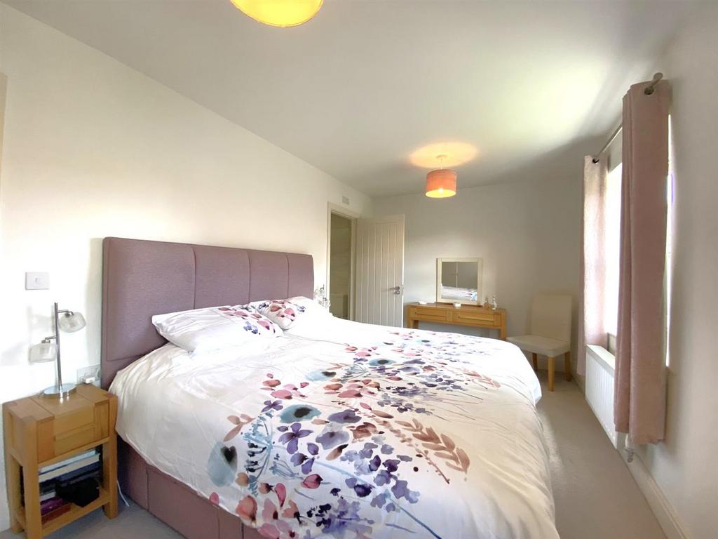 Bed1a.jpg
