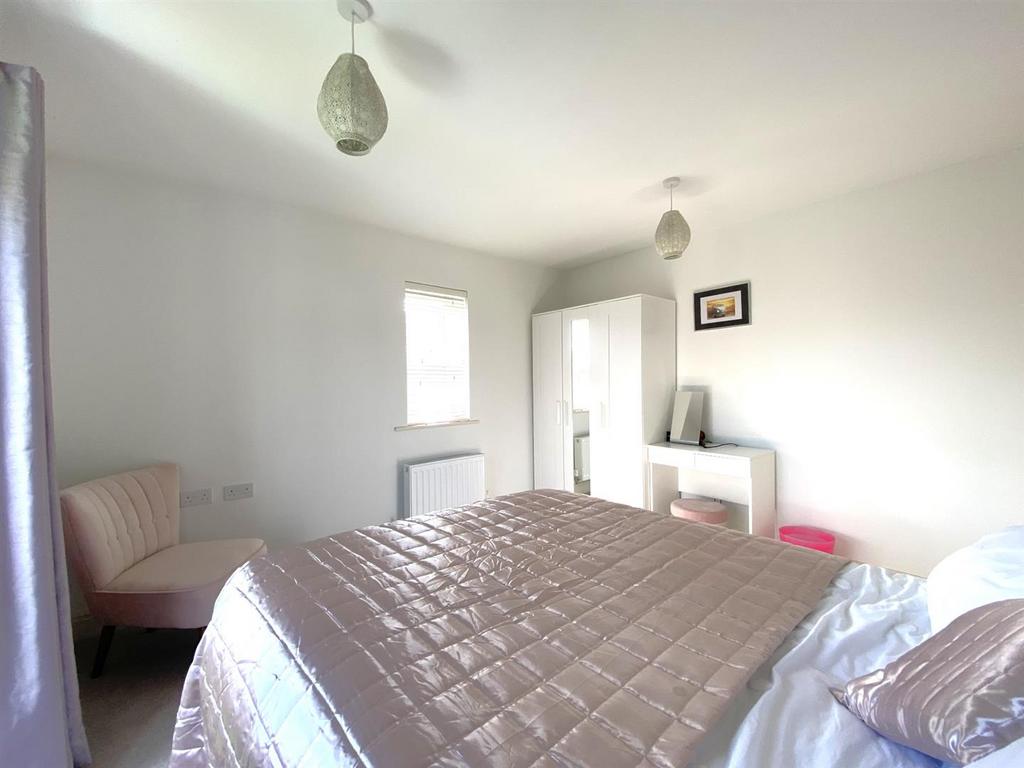 Bed2a.jpg