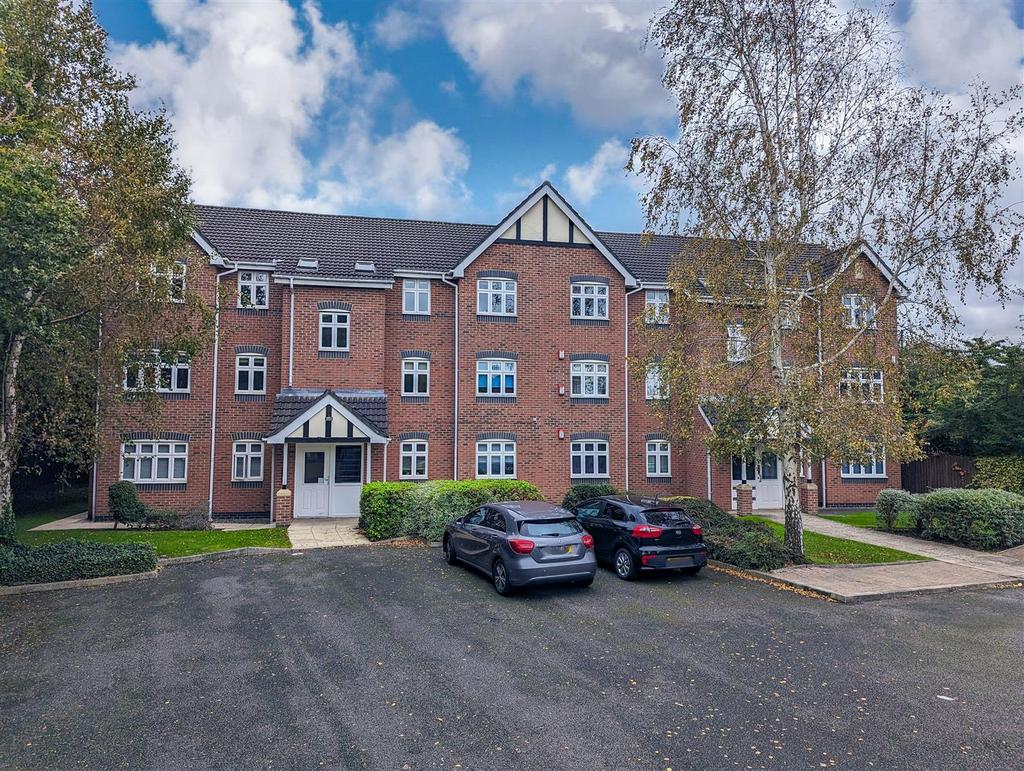 Thorpe Close, Timperley, Altrincham 2 bed property for sale £235,000