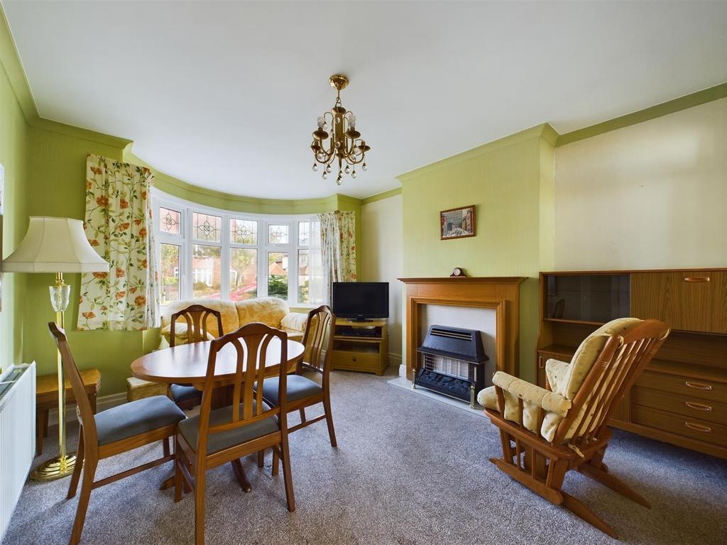 Dining room: