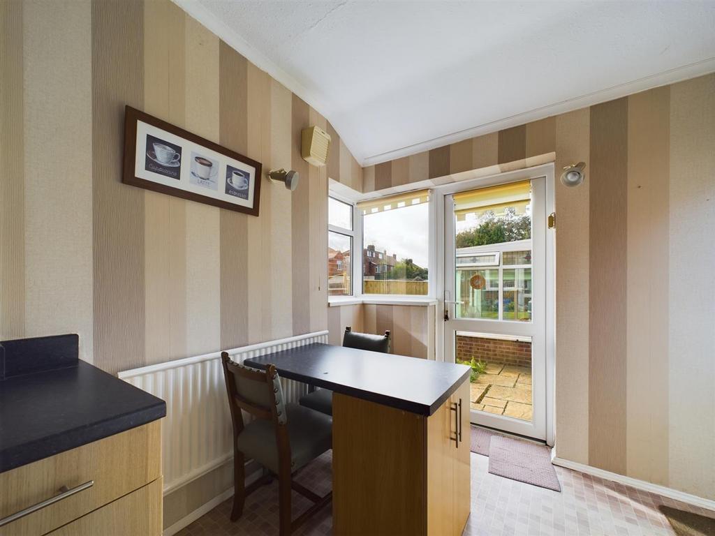 Kitchen: