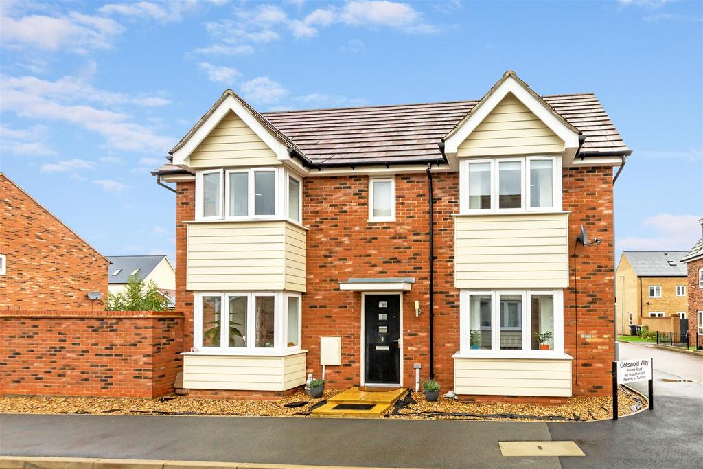 Cotswold Way, Whitehouse, Milton Keynes 3 bed detached house for sale