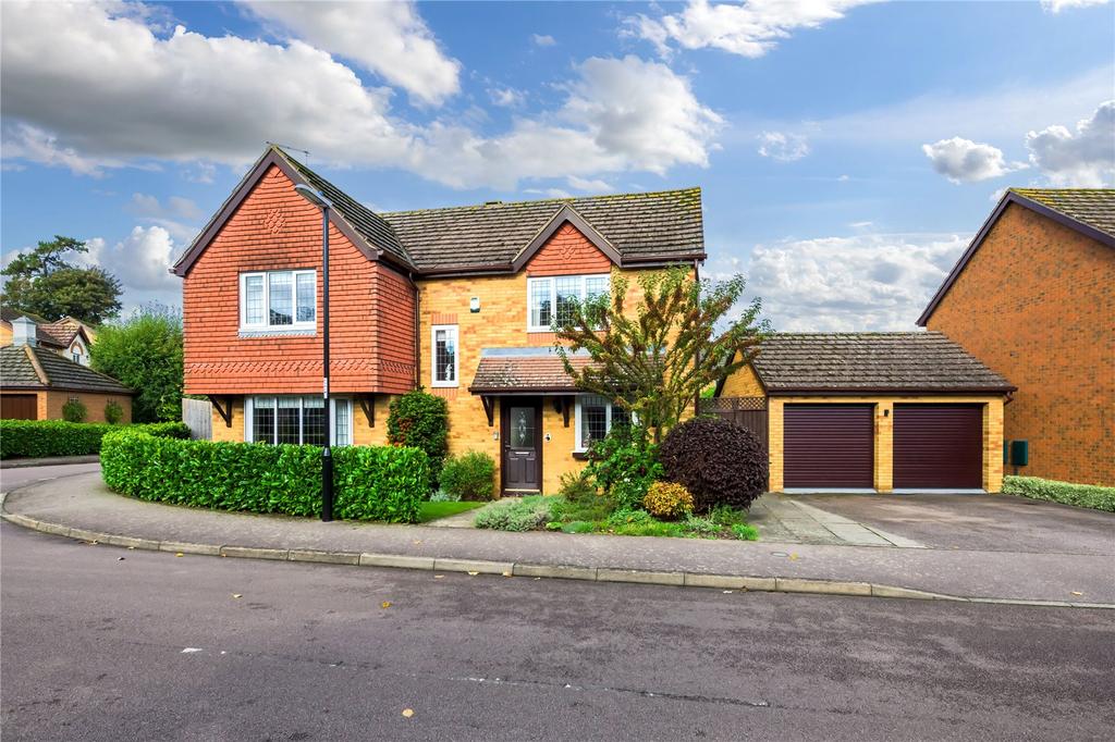 Sutton Road, Oundle, Northamptonshire, PE8 4 bed detached house for