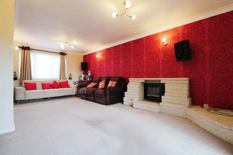 3 bedroom terraced house for sale, Walnut Drive, Witham, Essex