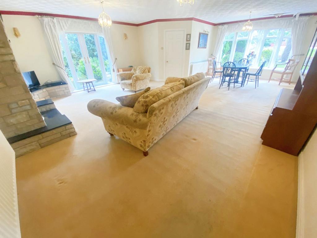 Lounge/ Dining room