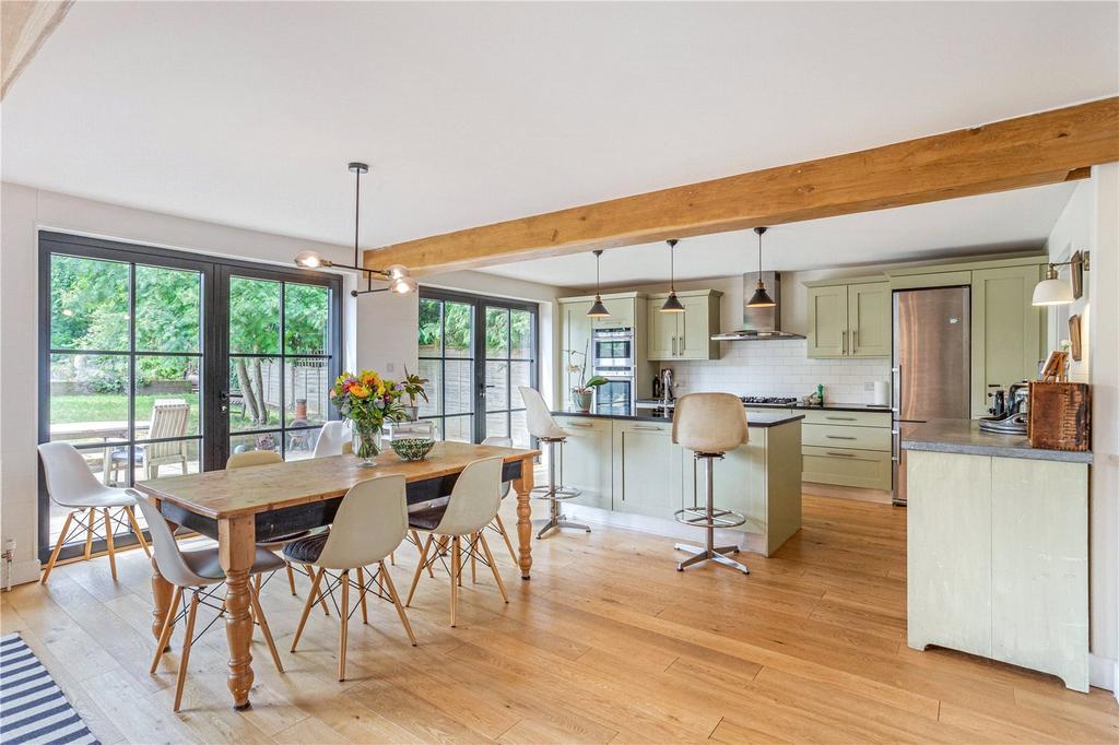 Berwick Road, Marlow... 4 bed semidetached house £2,950 pcm (£681 pw)