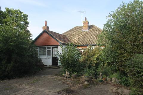 3 bedroom detached bungalow for sale - Croxton Road, Fulmodestone NR21