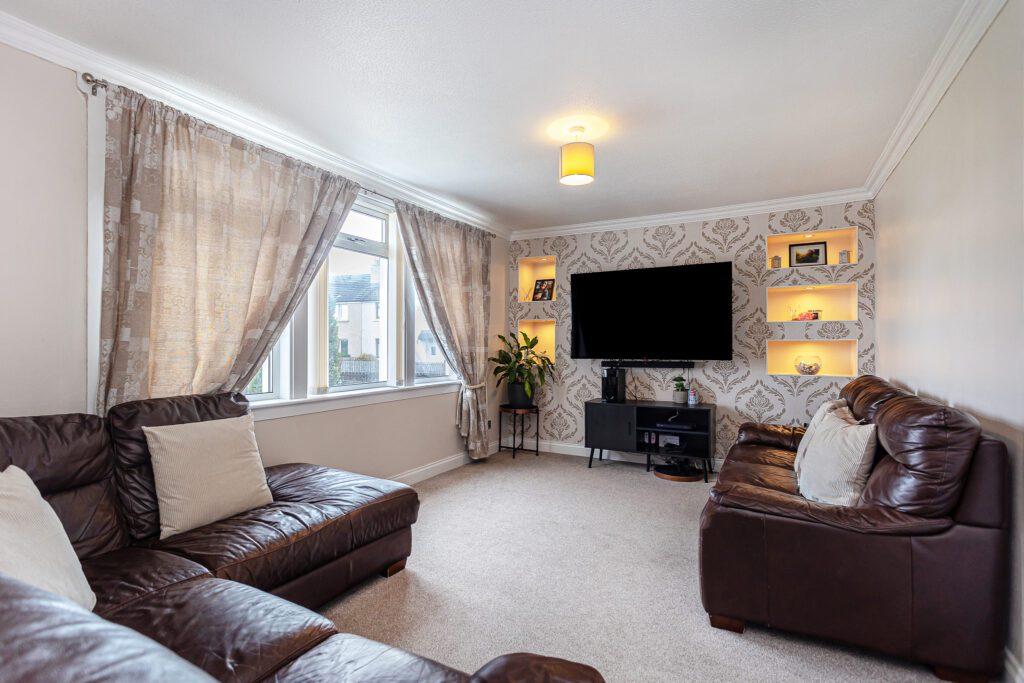 Cockburn Crescent, Whitecross, EH49 4 bed semidetached house for sale £165,000