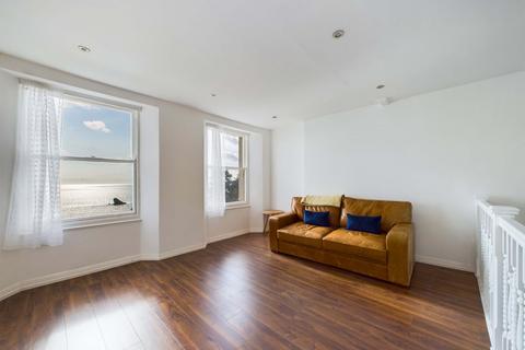 3 bedroom apartment to rent, Hesketh Crescent, Meadfoot, Torquay