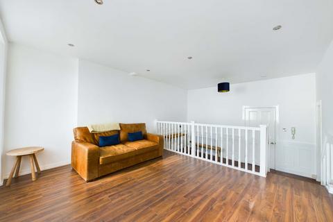 3 bedroom apartment to rent, Hesketh Crescent, Meadfoot, Torquay