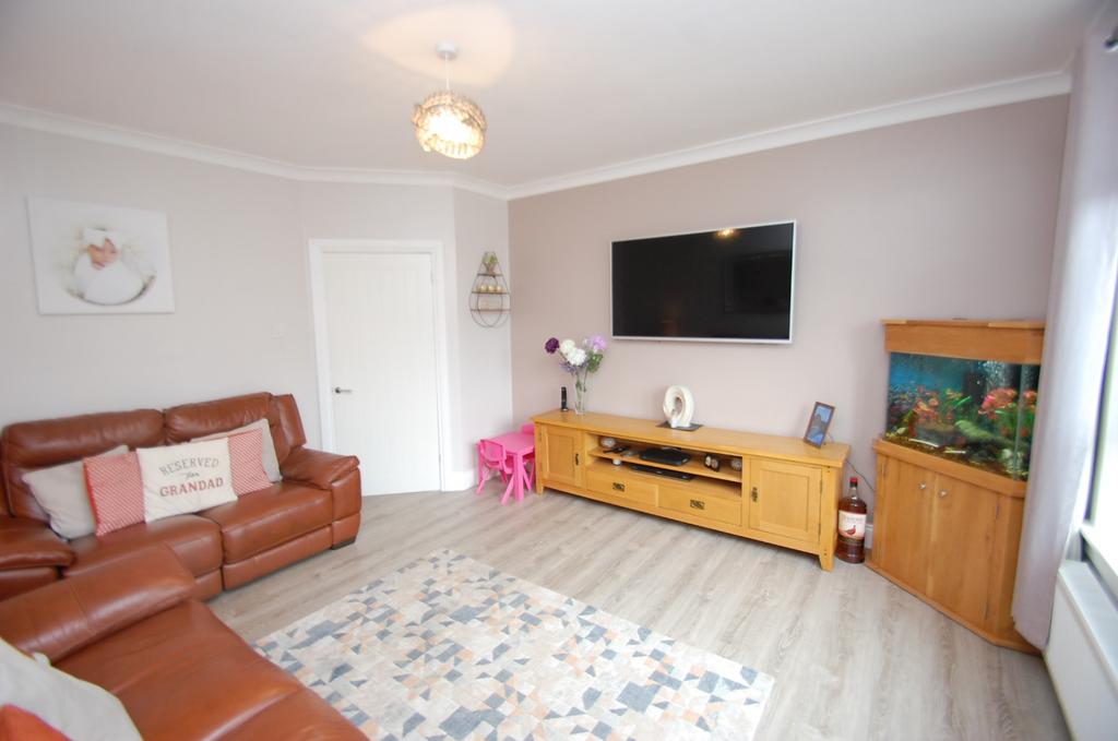 212 Neilsland Oval, Glasgow, City of... 3 bed flat £115,000