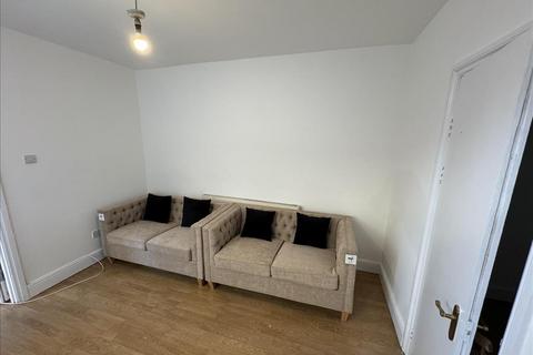 4 bedroom flat to rent, Willesden Lane, London, NW6